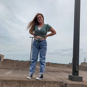 Meet your Posher, Crystal